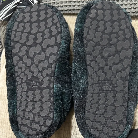 Skims Cozy green and black plaid house shoes. Size 40 US 9/10 - Picture 2 of 4